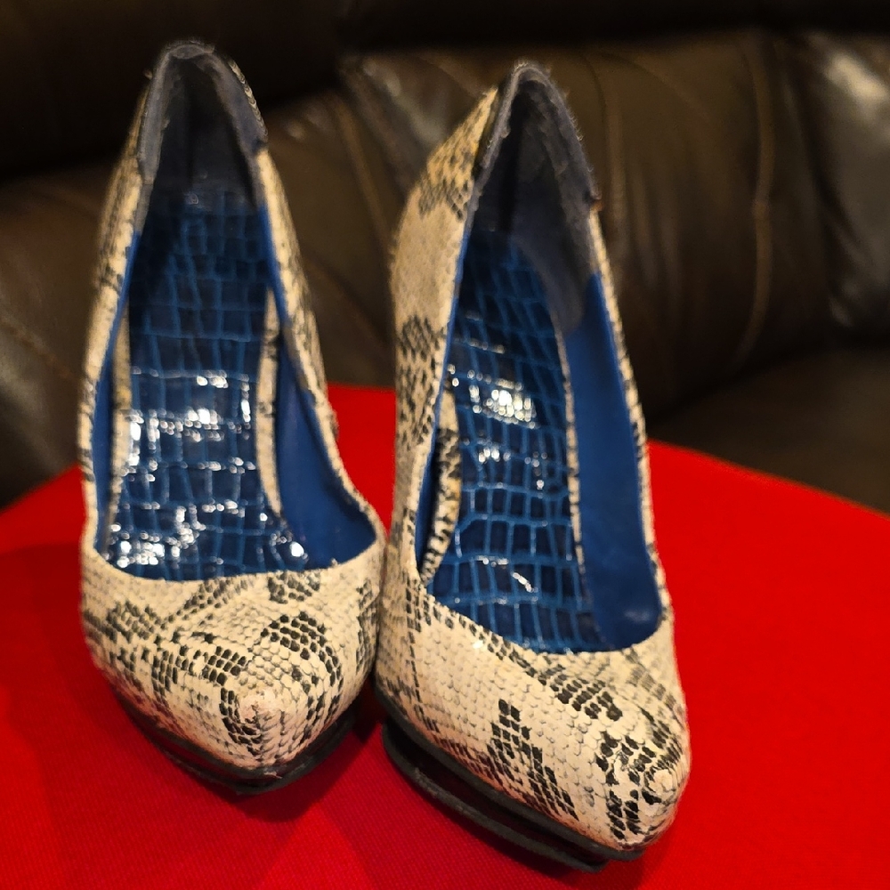 Source Unknown Black and Cream Snakeskin Heels